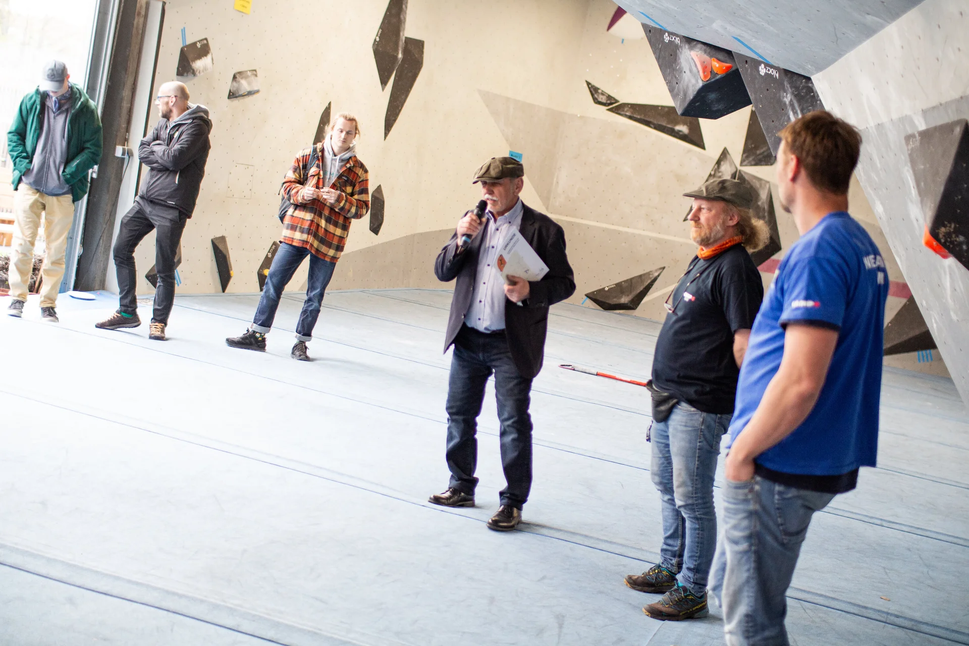 Landesmeisterschaft_Bouldern_Berlin_Sachsen_2022_Offizielle | © Kilian Dorner