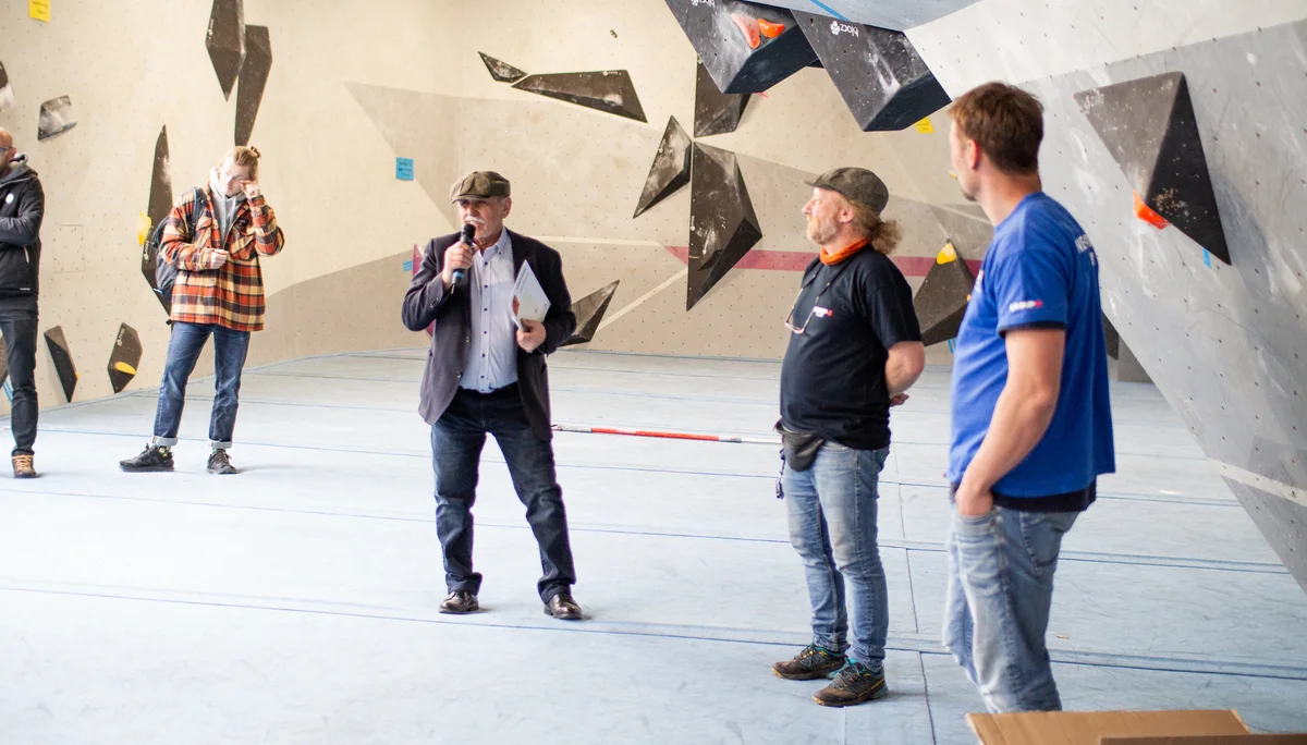 Landesmeisterschaft_Bouldern_Berlin_Sachsen_2022_Offizielle | © Kilian Dorner