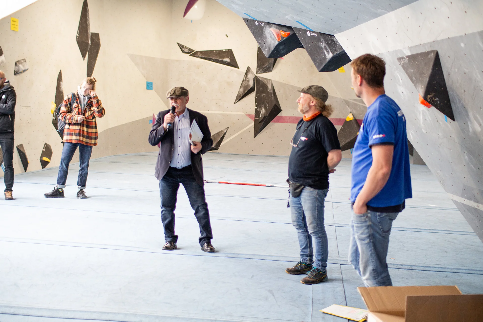 Landesmeisterschaft_Bouldern_Berlin_Sachsen_2022_Offizielle | © Kilian Dorner