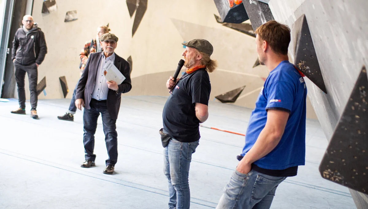 Landesmeisterschaft_Bouldern_Berlin_Sachsen_2022_Offizielle | © Kilian Dorner