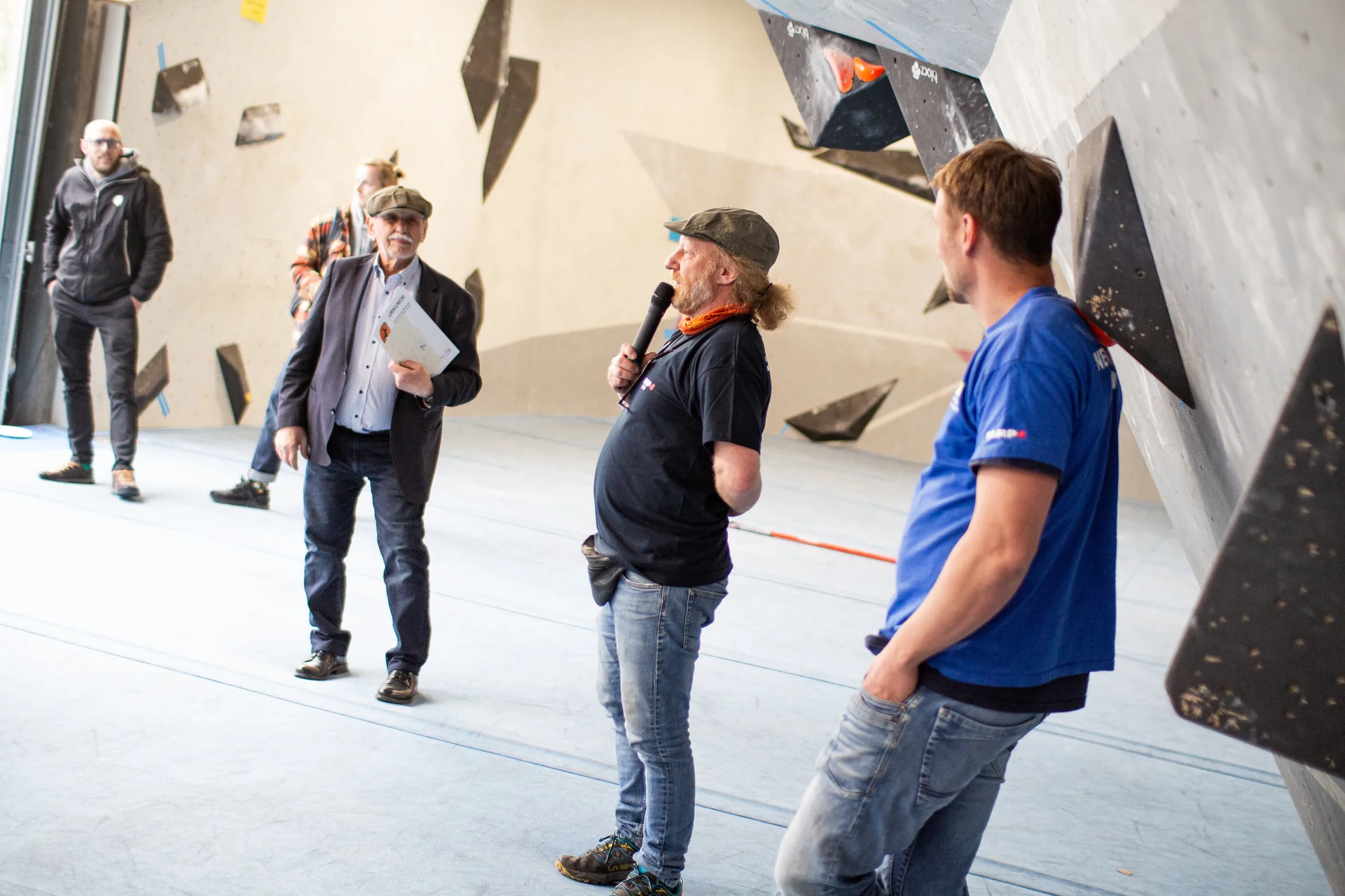 Landesmeisterschaft_Bouldern_Berlin_Sachsen_2022_Offizielle | © Kilian Dorner