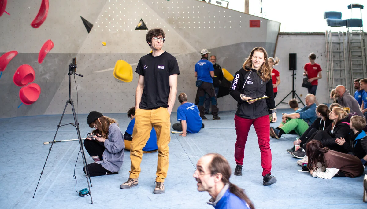 Landesmeisterschaft_Bouldern_Berlin_Sachsen_2022_Offizielle | © Kilian Dorner