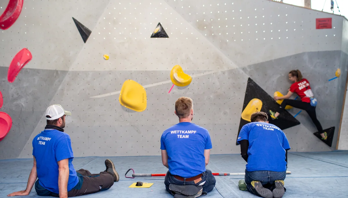 Landesmeisterschaft_Bouldern_Berlin_Sachsen_2022_Offizielle | © Kilian Dorner