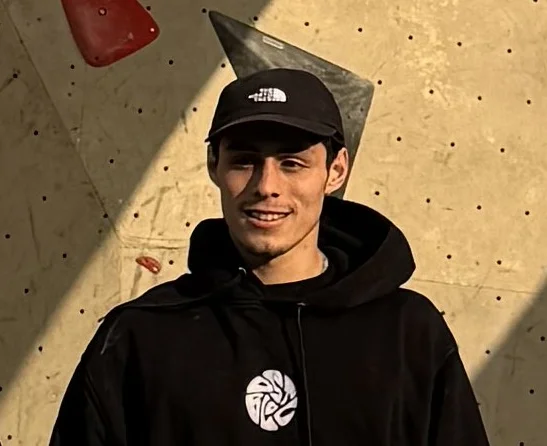 Elias Arriagada-Krüger gewinnt die Sächsisch/Berliner Landesmeisterschaft Bouldern 2024 | © DAV LV Berlin